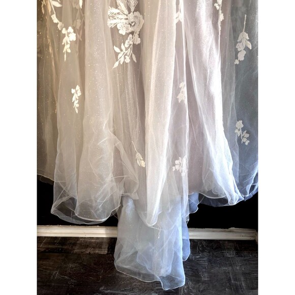 David's Bridal Women's Galina Signature Wedding Dress Size 14 Embroidered - Picture 9 of 16